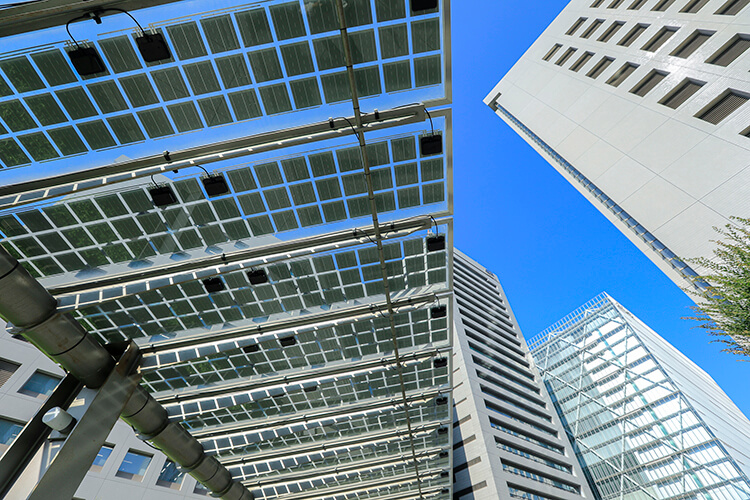 建材一体型太陽光発電（BIPV）とは？脱炭素化の鍵「発電ガラス」の可能性について